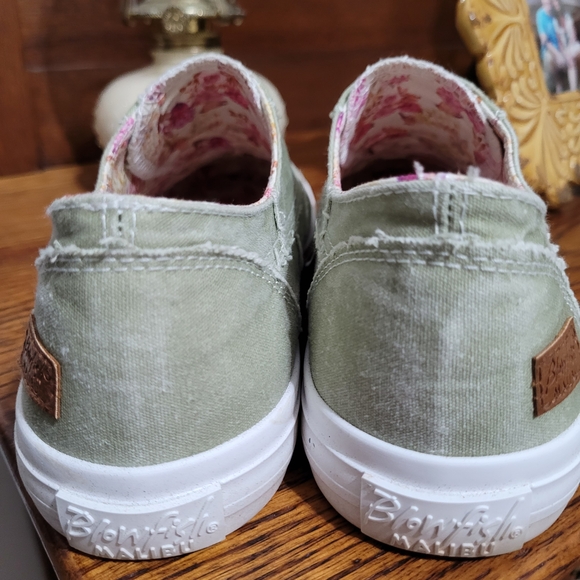 Sage Green Blowfish Slip-ons Size 8 WORN ONCE! - Picture 4 of 6
